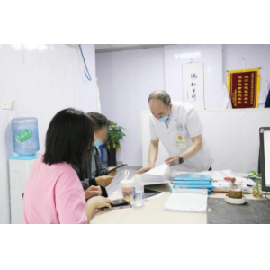 嚇人！男子睡覺翻了個(gè)身，結(jié)果天旋地轉(zhuǎn)直接吐了