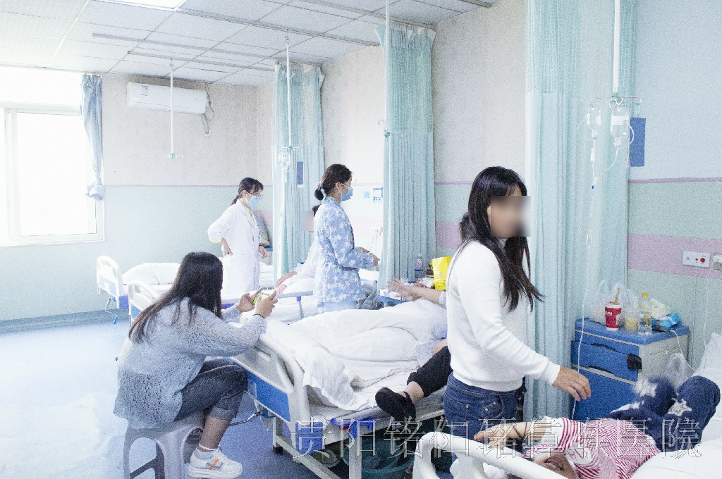 貼心服務(wù)理念   貴陽(yáng)銘仁耳鼻喉醫(yī)院   微笑對(duì)待患者(圖1)