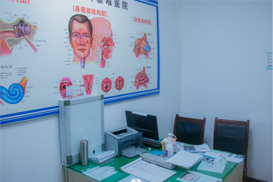 老人患上了旋轉(zhuǎn)性暈眩耳石癥，怎么辦？銘仁教你一招搞定(圖2)