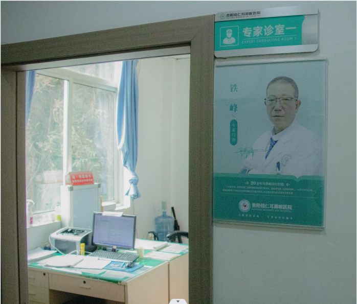 老人患上了旋轉(zhuǎn)性暈眩耳石癥，怎么辦？銘仁教你一招搞定(圖3)